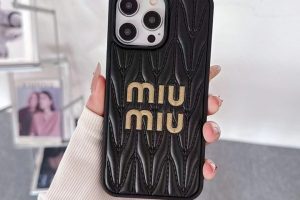 iPhoneケースMiuMiuでおしゃれなスタイルを格上げ